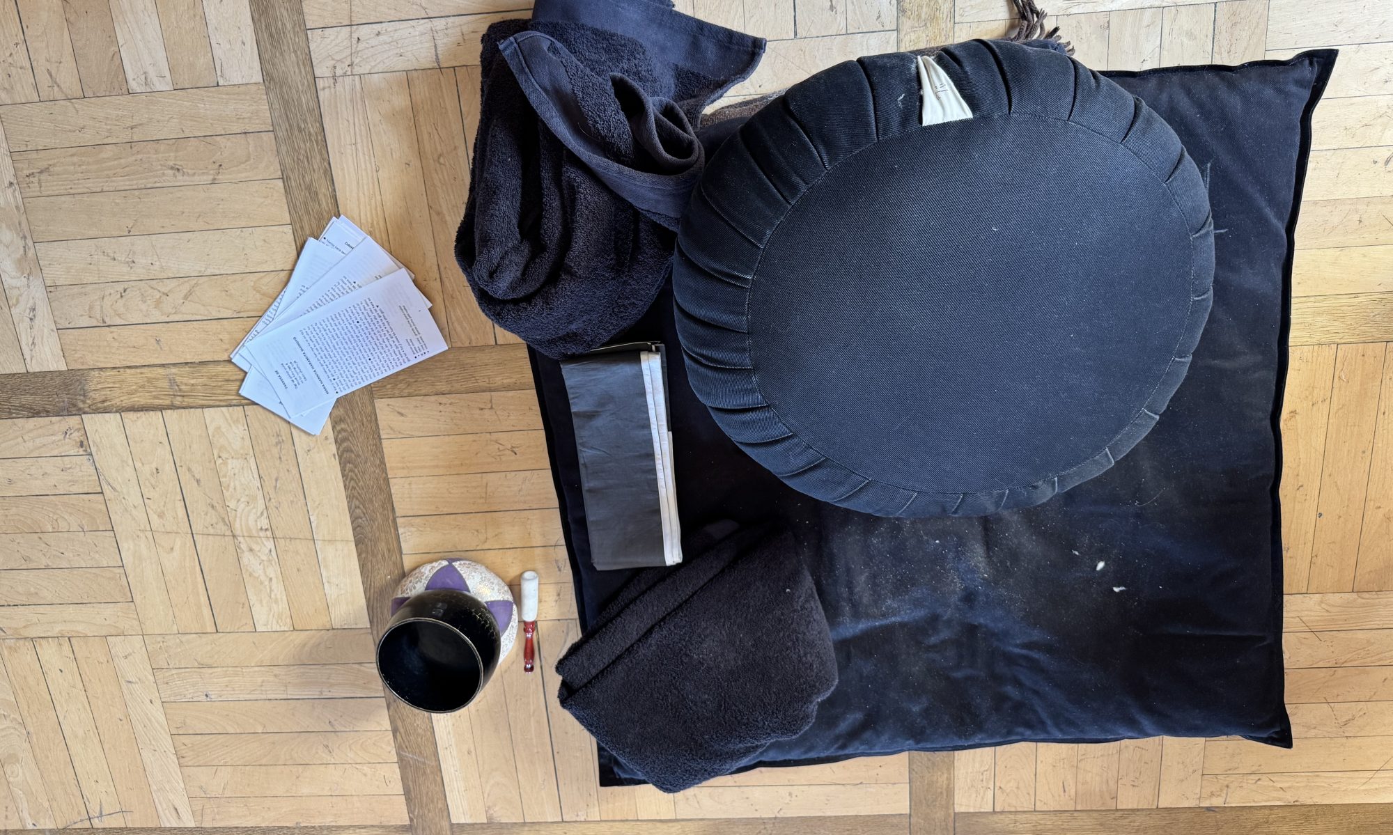 Wir bieten Gelegenheit, Zazen zu üben